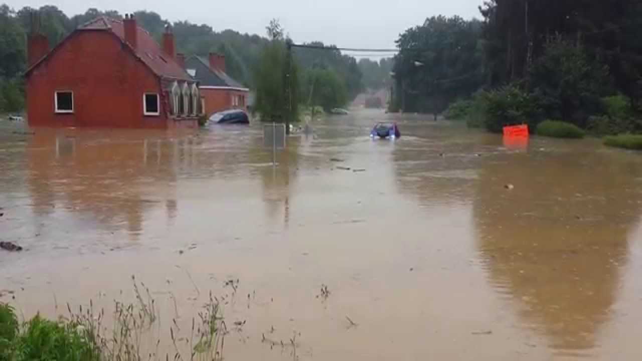 Inondation à Ittre Véhicules flottants sur l'eau YouTube