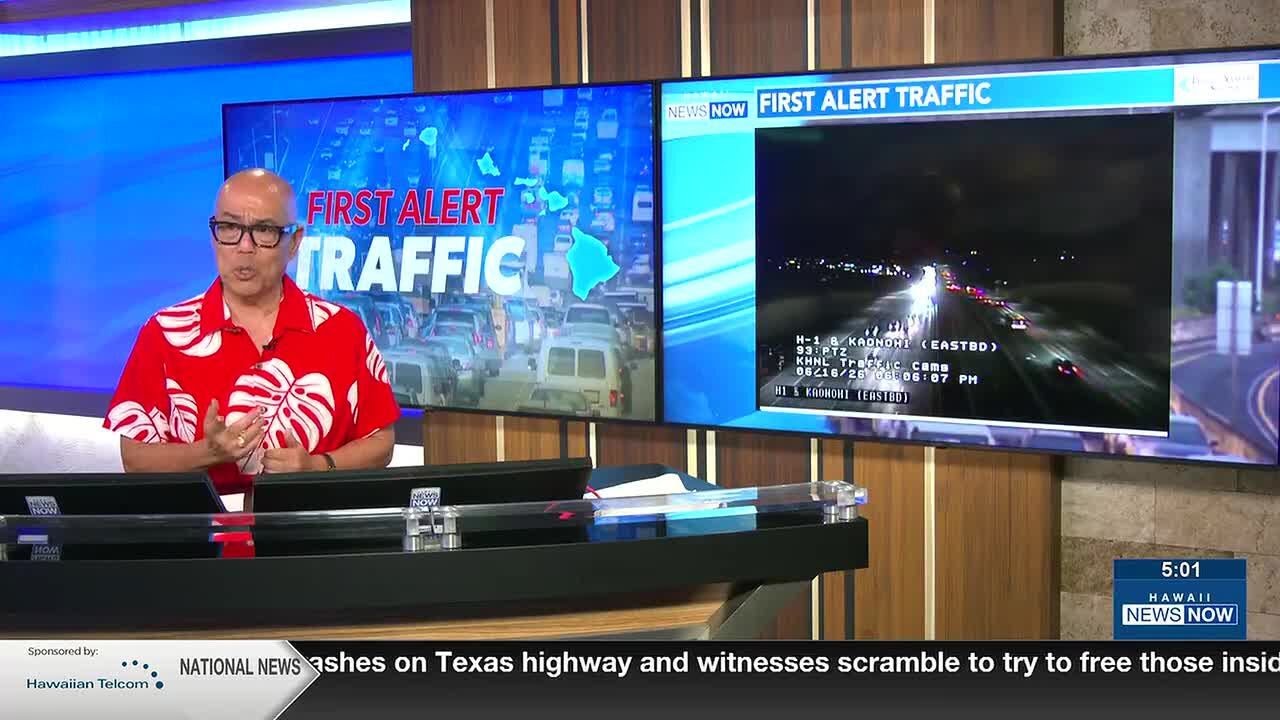 Zipmobile stalled on H-1 Pearl City viaduct, zipper lane will not