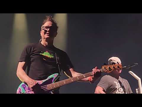 blink-182 – Bored To Death (St. Paul, MN – 5/4/23) WITH TOM DELONGE