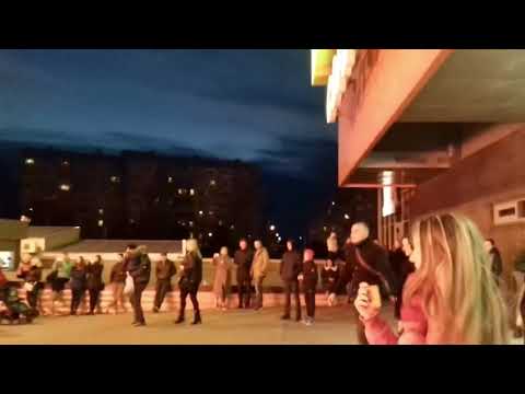 Помогли другу/сделать предложение девушке!)