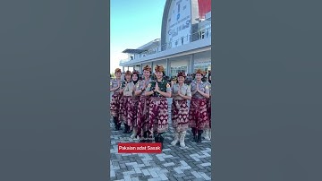 Pakaian adat Sasak Lombok oleh Taruni Latsitarda 2022