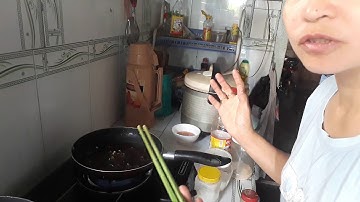 cá rô phi chiên và sốt cà chua.bữa cơm gia đình