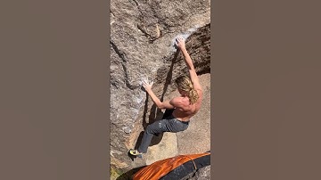 Unnamed V4 - Joshua Tree Bouldering, Miledi Boulders
