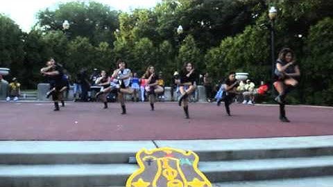 SLG performs at Welcome Back Step Show