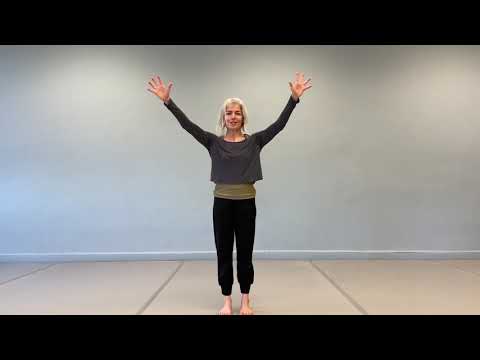 3 Minutes Moving: Maria Gillespie - Spiraling Gestures Through The Body and Space