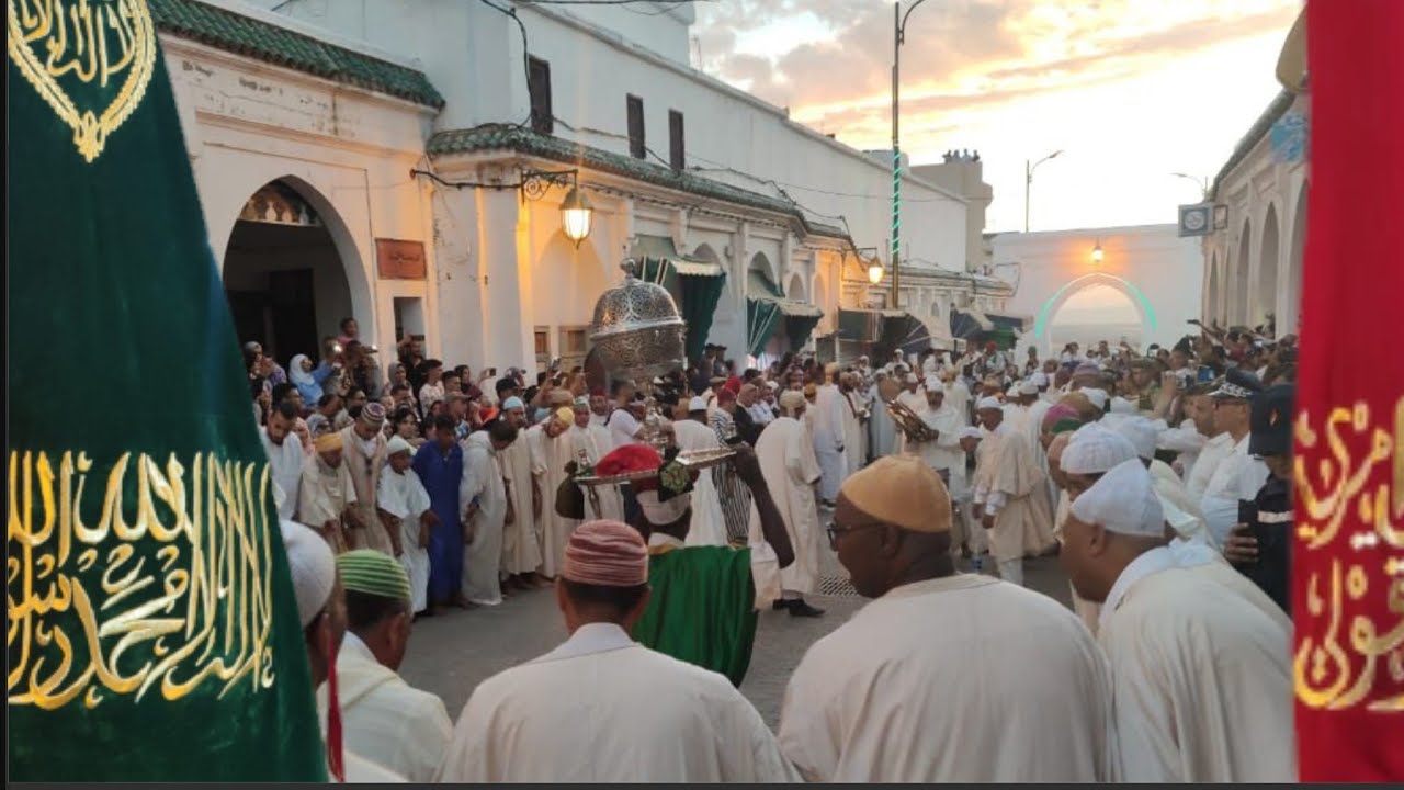 موسم مولاي ادريس الاكبر دخول الطائفة العيساوية للقصر  إلى ضريح الولي الصالح مولاي ادريس الاكبر 1