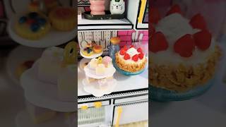 Mini Verse Make It Mini Foods | Petit Fours & Strawberry Cake