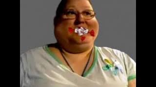 Dicke Frau isst Klopapier!  D