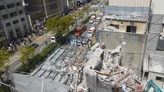 工事中のビル、足場崩れる 神戸・三宮、通行人けが