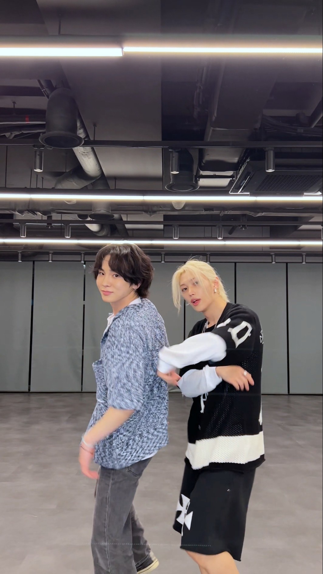 필릭스의 #ChkChkBoom Challenge ? w/ #SHINee #샤이니 #KEY #키 선배님!? #StrayKids #스트레이키즈 #ATE