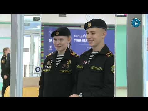 Тюменские волонтеры участвуют в организации конкурса «Учитель года России – 2022»