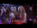 Shakira hugging fans (Live in Paris - El Dorado World Tour AccordHotels Arena) HD