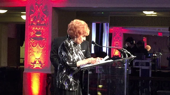 Elinor accepting AVC Award