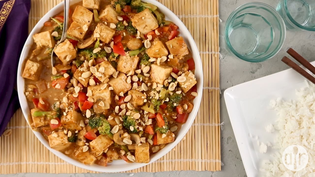 Tofu-Gemüsepfanne mit Erdnusssoße - YouTube