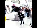 Área de check-in do Aeroporto de Düsseldorf, Alemanha. ÁUDIO ORIGINAL.