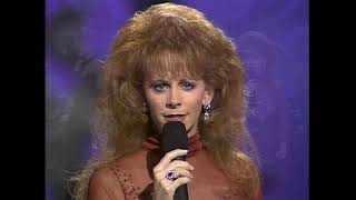 Reba Mcentire And Linda Davis : Does He Love You (Live)