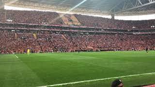 Galatasaray Başakşehir maçındaki tribünden çıkan ıslık ve uğultu Resimi