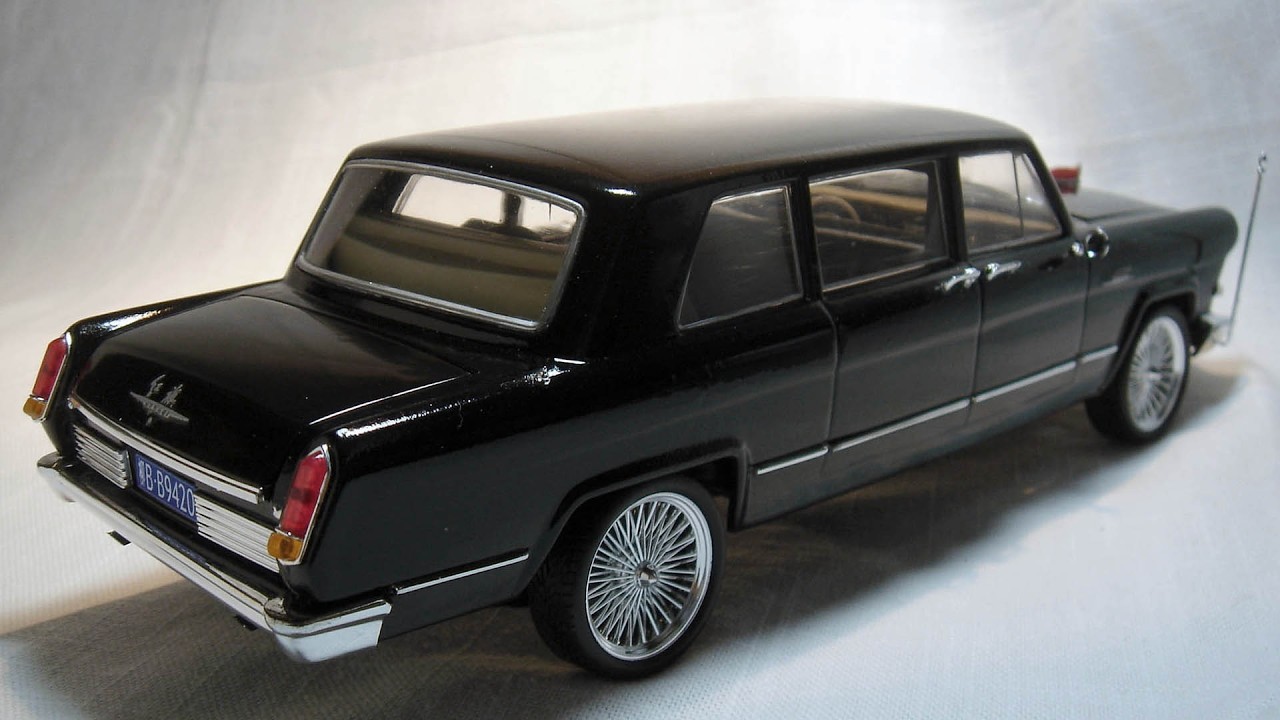 Trumpeter 1:24 1958 Hongqi Red Flag CA770 Scale Model Car - YouTube