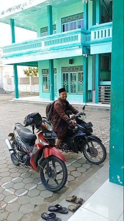 #Bikingurudisiplin @Guru itu diGugu dan ditiru (guru kencing berdiri murid kencing sambil berlari)