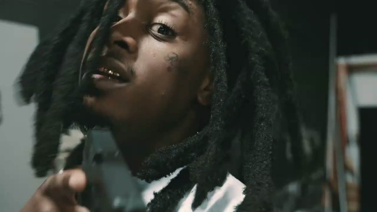 Смотреть «Jdot Breezy - Might Be Tweakin (Shot by Faiz)» на YouTube Смотреть «Jdot Breezy - Might Be Tweakin (Shot by Faiz)» на YouTube