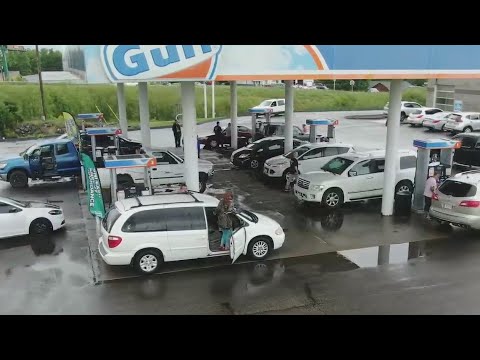 Drivers line up for $2.12 a gallon gas in Missouri town