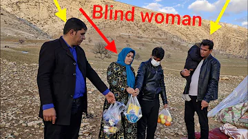 Humanity and kindness in helping a blind woman by the Peren Help channel.
