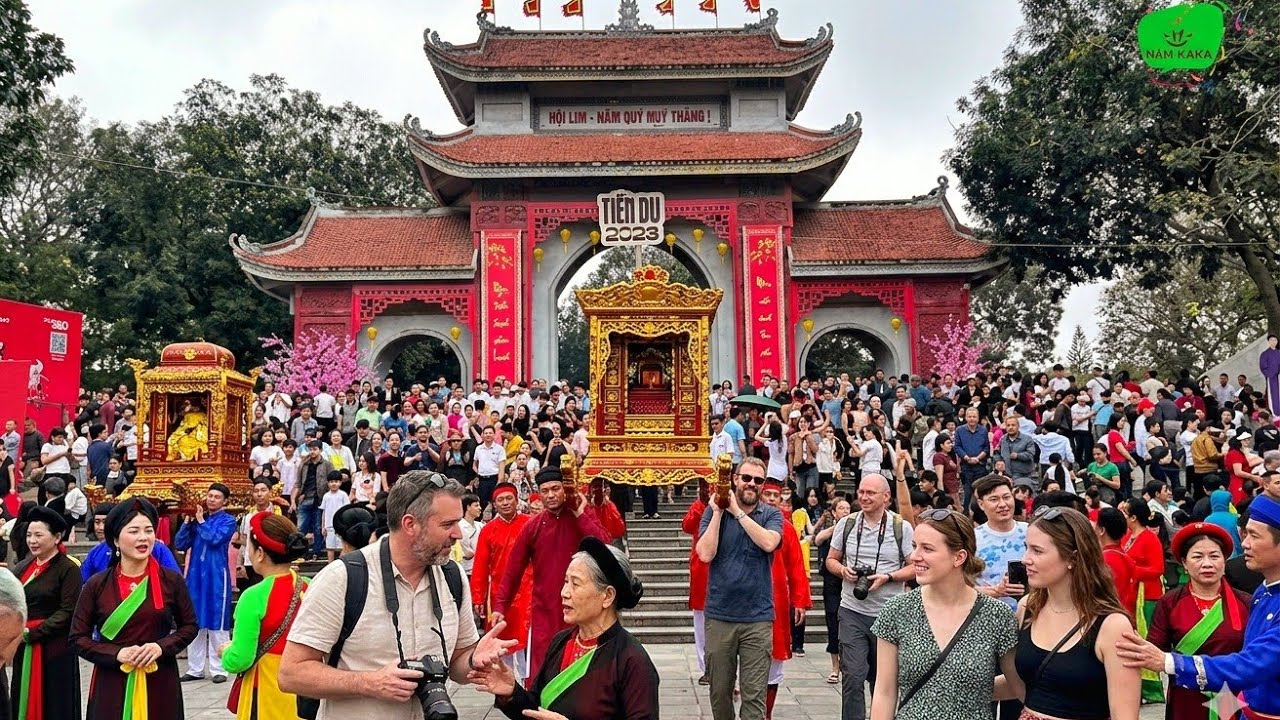 ĐẶC SẮC LỄ HỘI RƯỚC KIỆU LỚN NHẤT MIỀN QUÊ KINH BẮC CÙNG NHỮNG ẨM THỰC LƯU CHUYỀN TRÊN 100 TRĂM NĂM