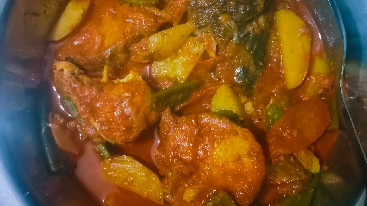 শিম আলু টমেটো দিয়ে বোয়াল মাছ রান্না করলাম সাথে দিলাম ধুনিয়া পাতা। 