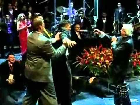 Benny Hinn - Increíble demostración del poder de DIOS