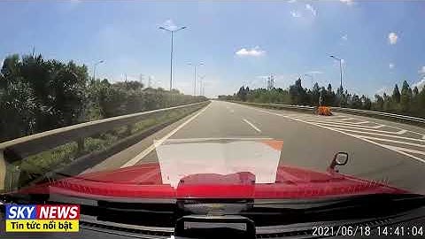 PHẪN NỘ XE SANG LEXUS NGANG NHIÊN ĐI NGƯỢC CHIỀU TRÊN CAO TỐC | SKY NEWS KÊNH TIN TỨC 24H