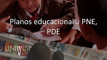 Quais são os cinco eixos principais onde era estruturado o Plano de Desenvolvimento da educação?