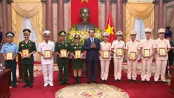 Chủ tịch nước gặp mặt thanh niên tiêu biểu lực lượng quân đội nhân dân, công an nhân dân