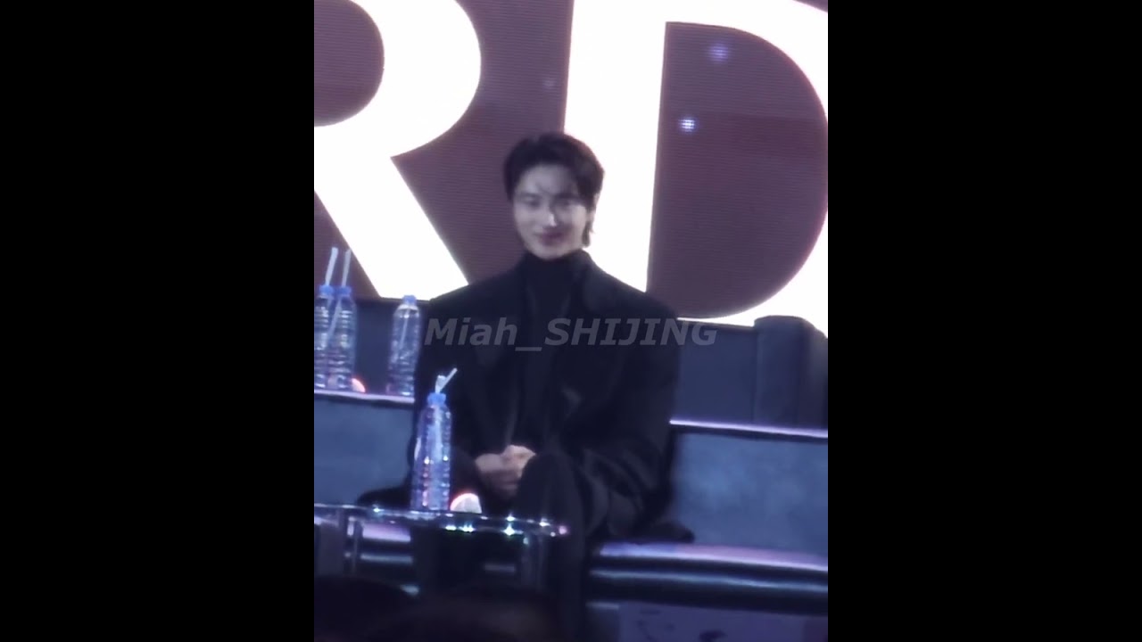 241227 AAA2024 변우석‬⁩&김혜윤 좋아하는 순간순간💙💛ByeonWooSeok ‬⁩& KimHyeYoon‬⁩ Loved the moment.