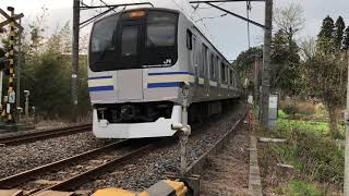 JR外房線平川踏切を通過する列車。