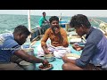 நடுக்கடலில் நாட்டு கோழி சமையல் / Cooking chicken curry at sea