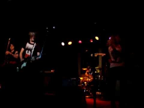 The Von Bondies - Pale Bride (live)