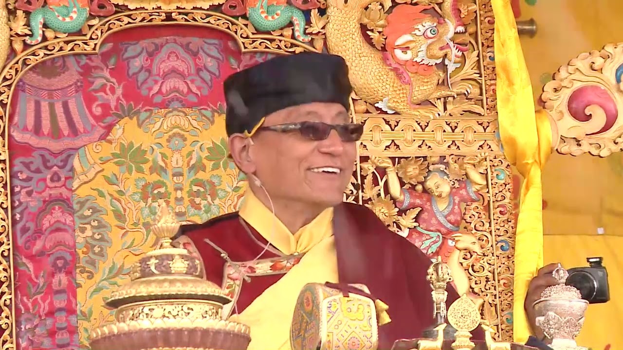 HH 12 GYALWANG DRUKPA.. teaching in naro photang shay..
