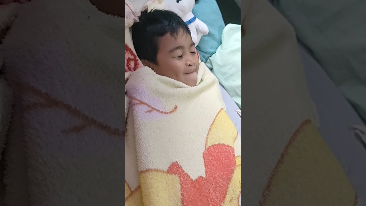 Please help! It's sleeping time, my mama is angry but I can't sleep. Imagine how hard it is.