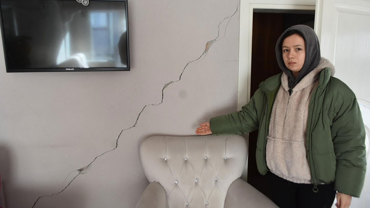 Manisa'da sarsıntılar devam ediyor, halk evlerine girmiyor