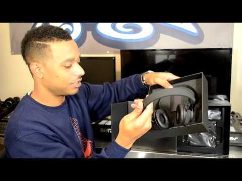 Pioneer HDJ-C70 Professional DJ Headphones Unboxing & First Impressions Video