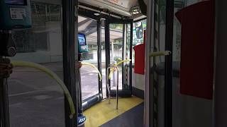 How Singapore bus door is open and close 😱 #shortvideo