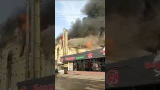 #ОШ шаарында УЛУК-АТА кафеси КҮЙҮП өрттөнүп ЖАТАТ #улукатакафепожар #ош #пожар #ЭлдикВидеоКабар