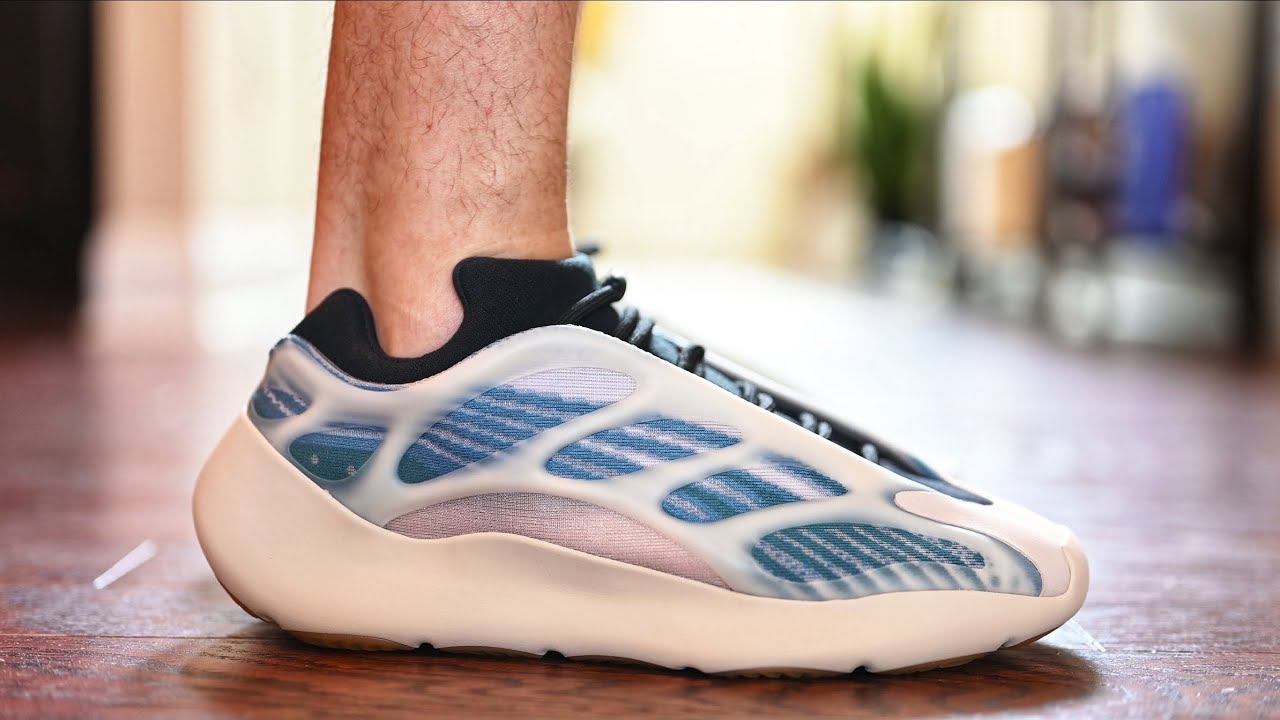 靴 YEEZY 700 V3   KYANITE YEEZY 700 V3 KYANITE REVIEW & ON FEET! - YouTube