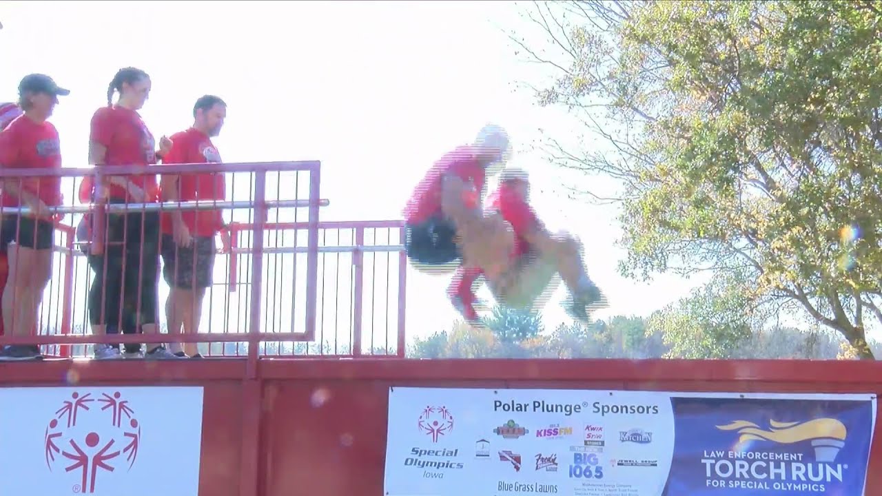 BRRRRRRRRR! Brave Quad Citians took icy polar plunge to benefit Special Olympics