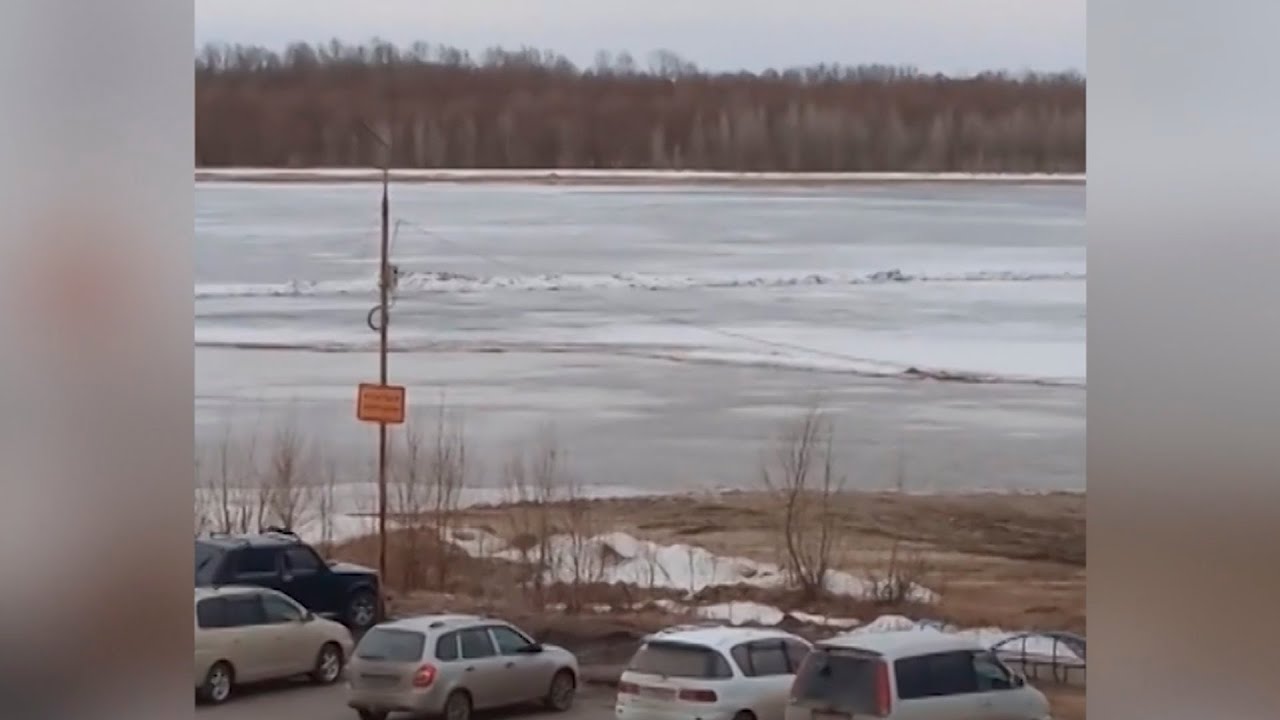 Уровень воды в реке Обь достиг практически метра и продолжает прибывать в село Колпашего