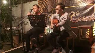 LIVE || Cinta Ini Membunuhku - D'Masiv ( Accoustic Cover by SansKustik) at AngkringanCokk Magelang
