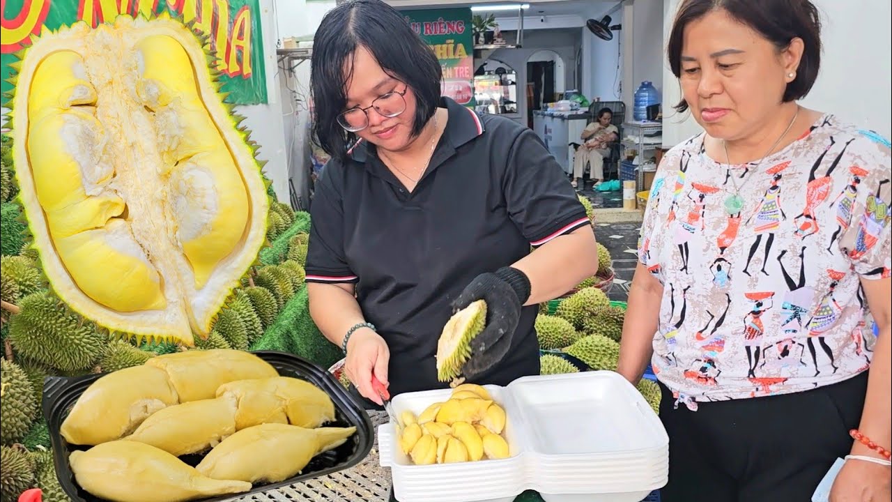 Cận Cảnh Bé Tiên Khui Sầu Riêng 6 Hữu Chín Cây Cho Khách.
