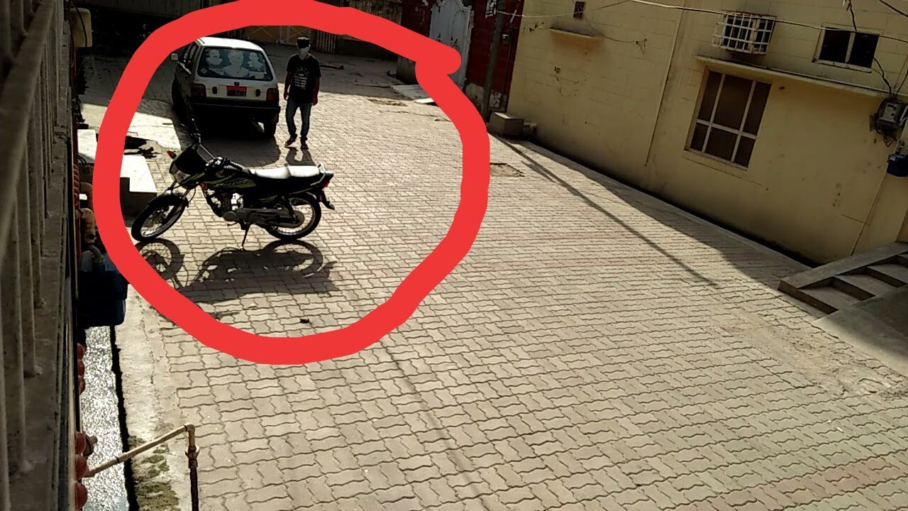 Sialkot thief caught on CCTV camera stealing bike || Honda deluxe 125 ...