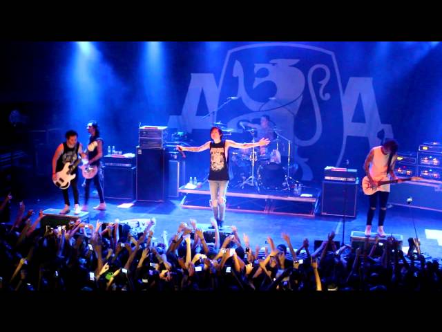 Asking Alexandria - I Won't Give In no Rio de Janeiro (Circo Voador) class=