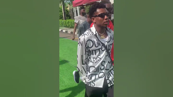 Small doctor  at the coronation of KING WASIU AYINDE MARSHAL AS THE OLORI OMOOBA AKILE IJEBULAND